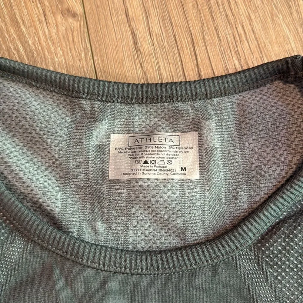((3 PIECE)) WORKOUT TANK BUNDLE SIZE MEDIUM ZYIA NIKE ATHLETA NEUTRAL BUNDLE